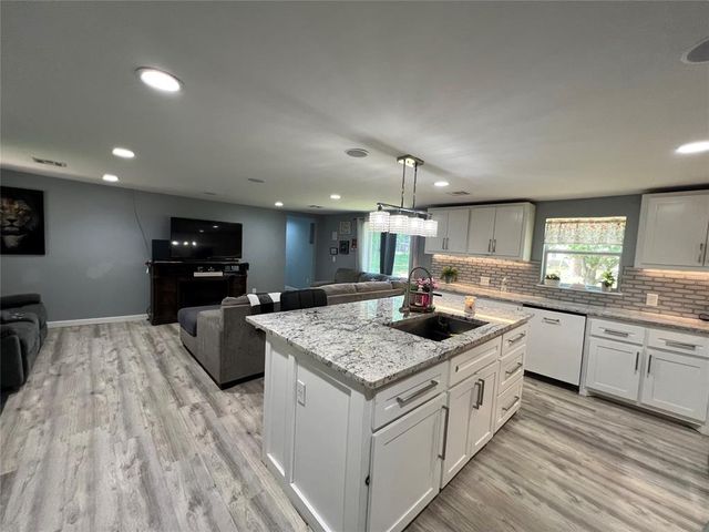 229 E Juniper Lane, Mustang, OK 73064