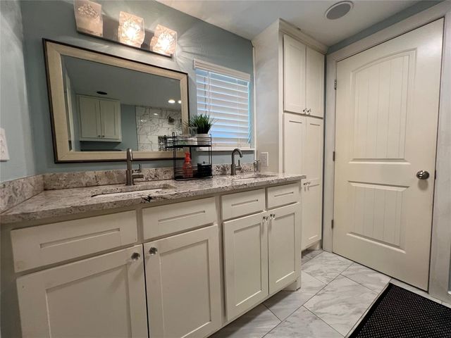 229 E Juniper Lane, Mustang, OK 73064
