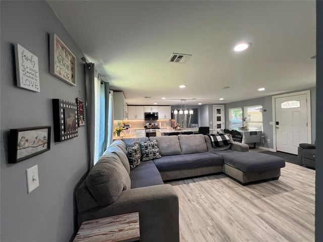 229 E Juniper Lane, Mustang, OK 73064