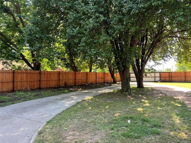 229 E Juniper Lane, Mustang, OK 73064