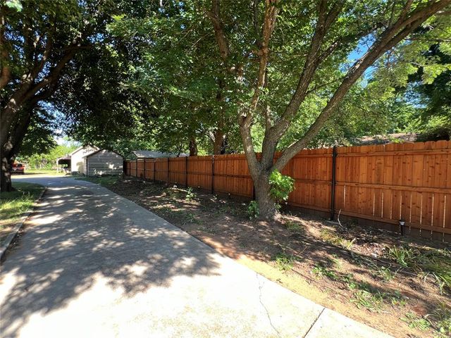 229 E Juniper Lane, Mustang, OK 73064