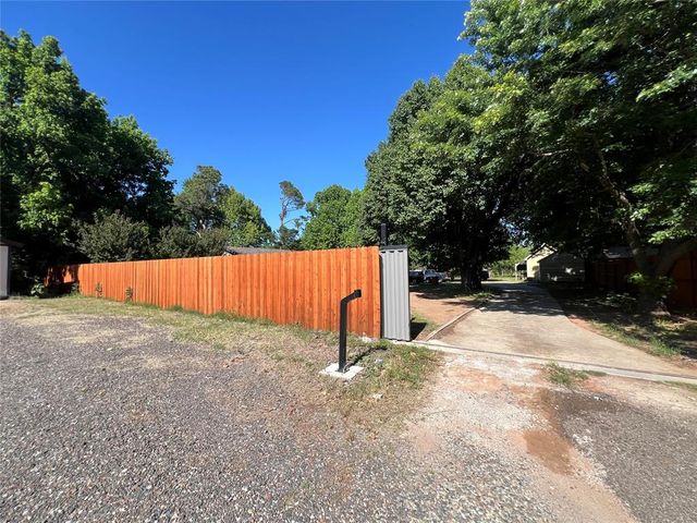 229 E Juniper Lane, Mustang, OK 73064