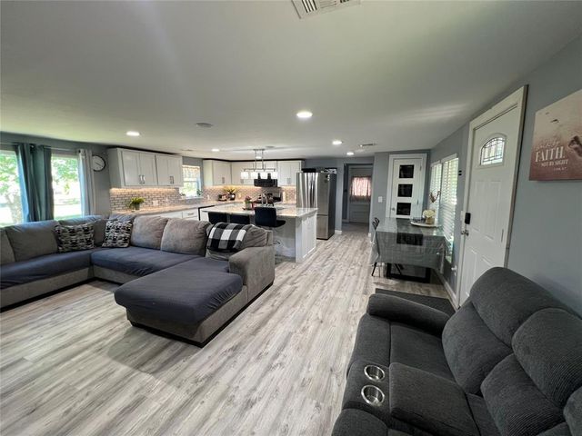 229 E Juniper Lane, Mustang, OK 73064
