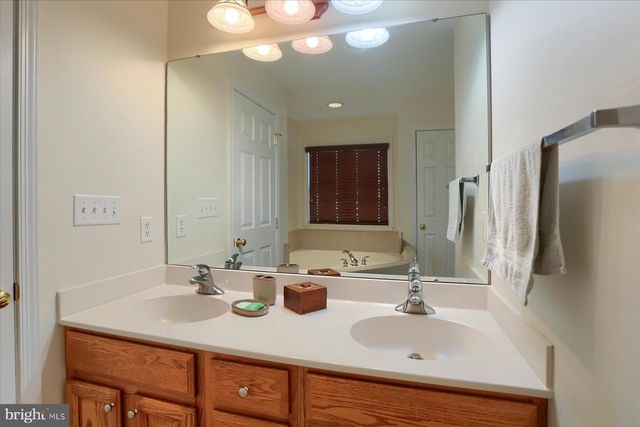 4250 ROTH FARM VILLAGE CIR, Mechanicsburg, PA 17050