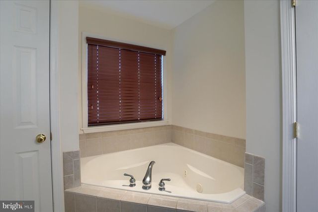 4250 ROTH FARM VILLAGE CIR, Mechanicsburg, PA 17050