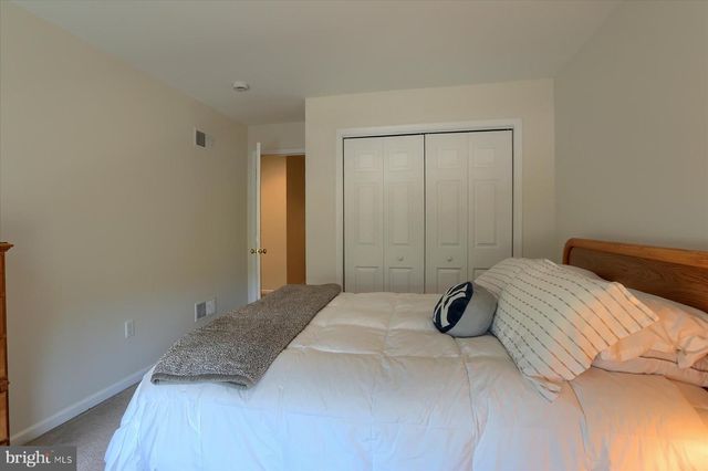 4250 ROTH FARM VILLAGE CIR, Mechanicsburg, PA 17050