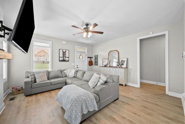 1085 Harrison Way, Clarksville, TN 37042