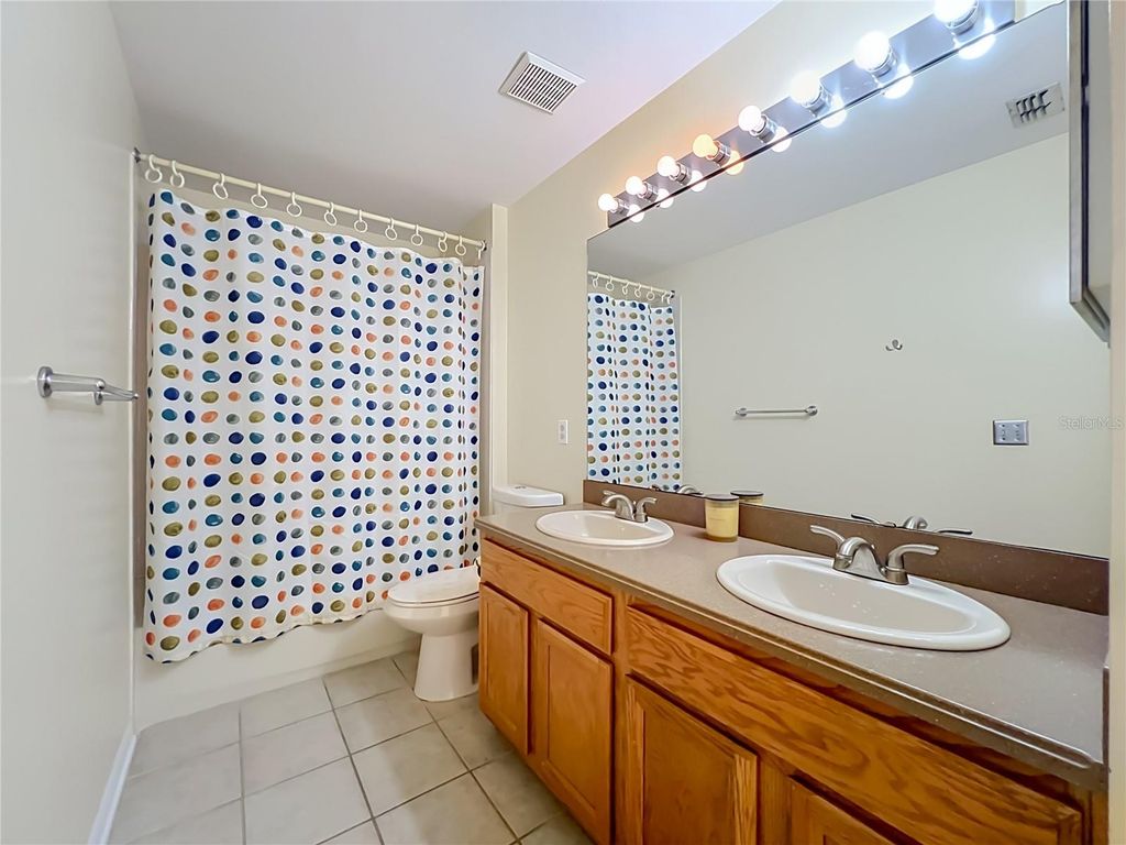 Image 26 of property listing at 13343 HERON COVE DRIVE, Orlando, FL 32837