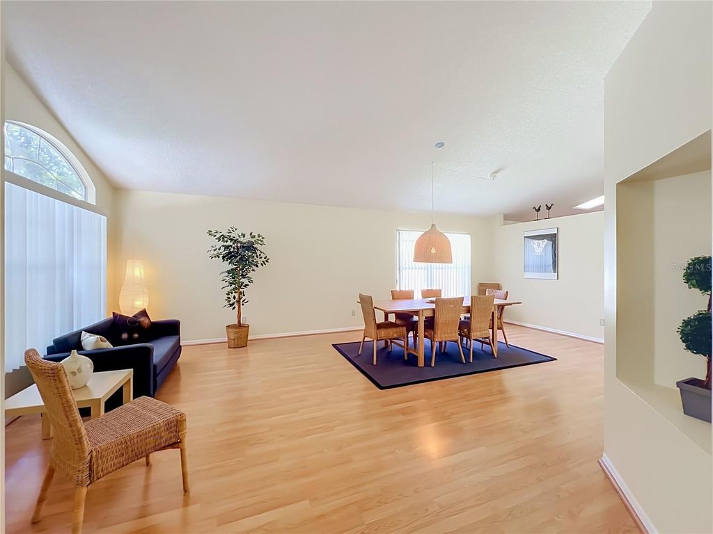 Image 5 of property listing at 13343 HERON COVE DRIVE, Orlando, FL 32837