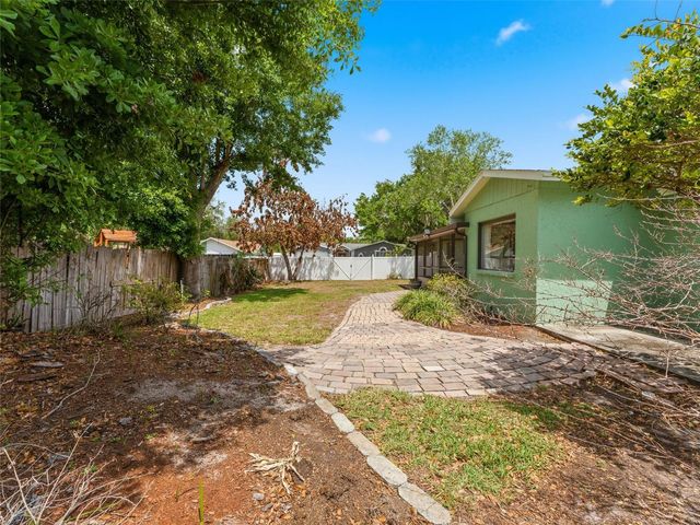 1424 OAKWOOD LANE, Plant City, FL 33563