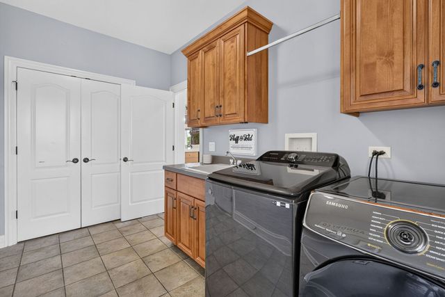 5728 Waters Edge Court, Yorkville, IL 60560