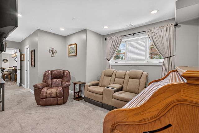 5728 Waters Edge Court, Yorkville, IL 60560