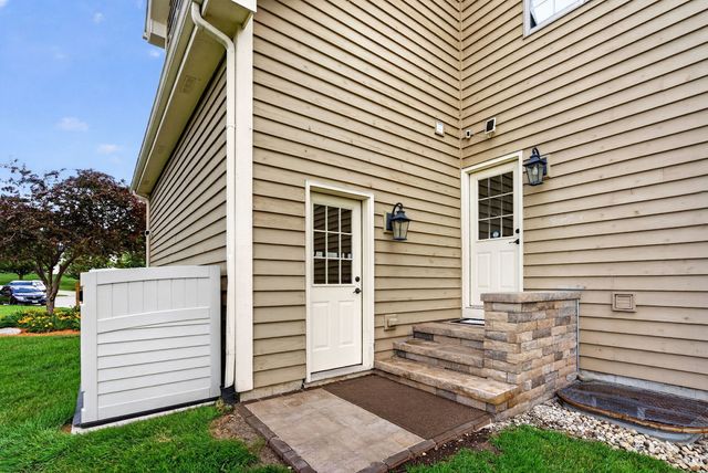 5728 Waters Edge Court, Yorkville, IL 60560