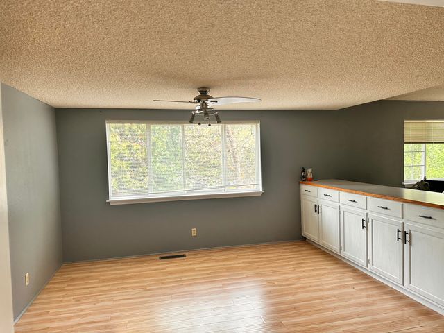 287 Surrey Drive, Grants Pass, OR 97526