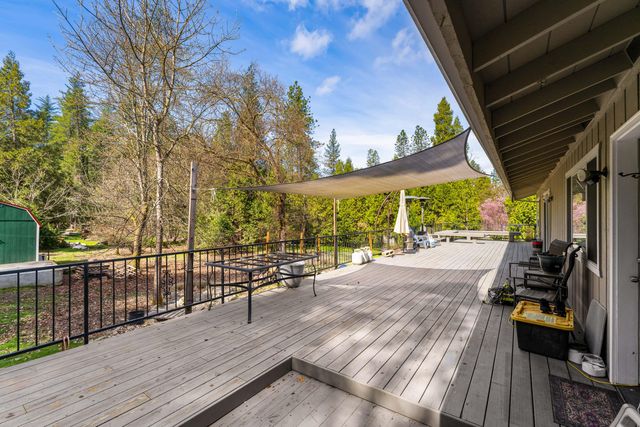 287 Surrey Drive, Grants Pass, OR 97526