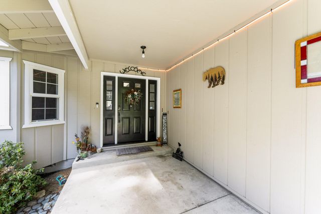 287 Surrey Drive, Grants Pass, OR 97526