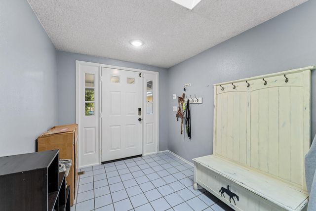 287 Surrey Drive, Grants Pass, OR 97526