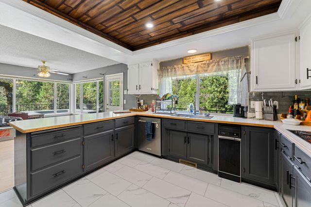 287 Surrey Drive, Grants Pass, OR 97526