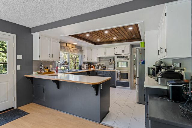 287 Surrey Drive, Grants Pass, OR 97526