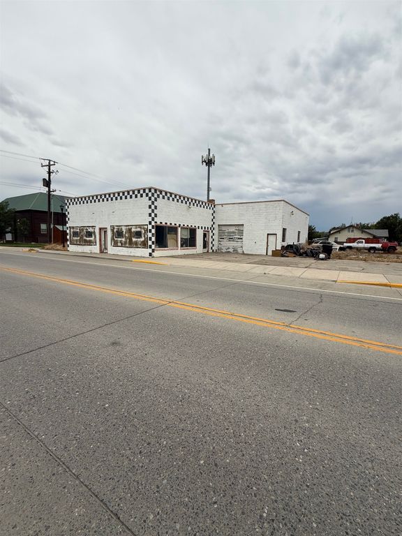 125 S 6th St, Greybull, WY 82426 photo 2