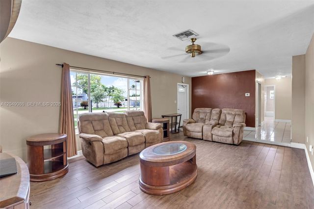10360 SW 112th St, Miami, FL 33176