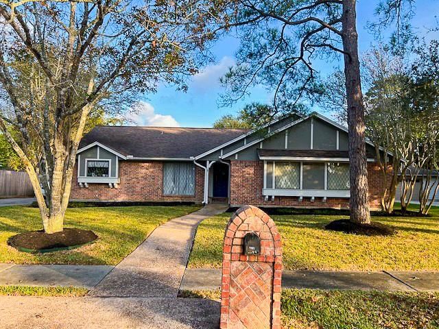 1203 Middlecreek Street, Friendswood, TX 77546