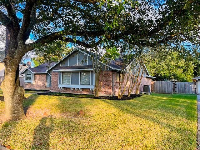 1203 Middlecreek Street, Friendswood, TX 77546