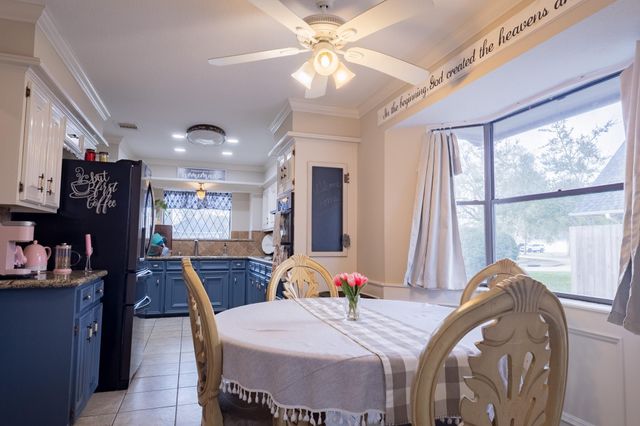 1203 Middlecreek Street, Friendswood, TX 77546