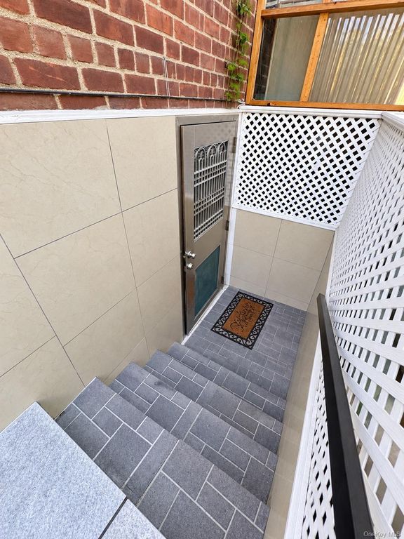 160-06 75th Road 3, Fresh Meadows, NY 11366 — photo 2
