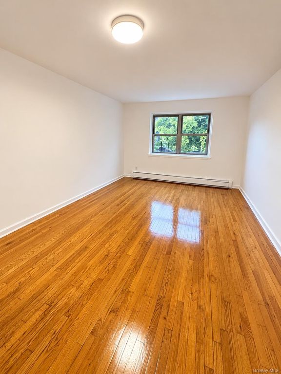 160-06 75th Road 3, Fresh Meadows, NY 11366 — photo 3