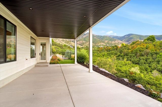 2522 E THURSTON LN, Layton, UT 84040