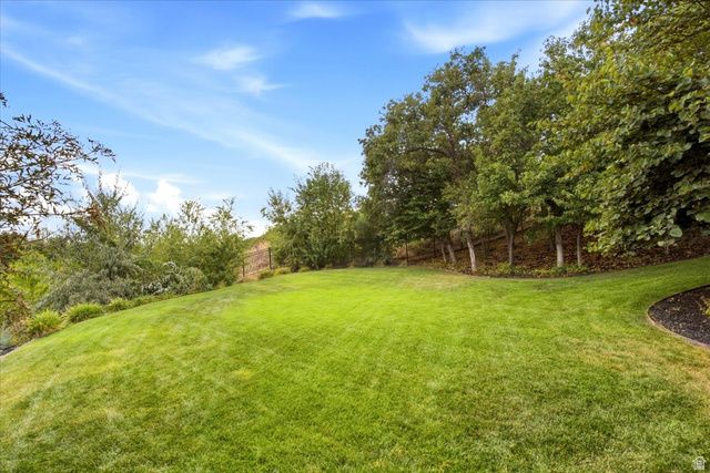 2522 E THURSTON LN, Layton, UT 84040