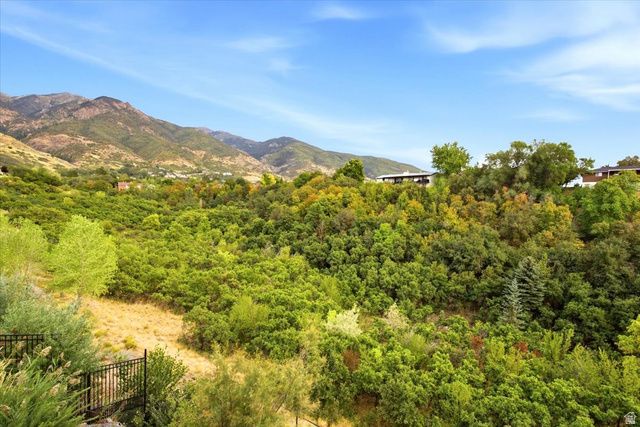 2522 E THURSTON LN, Layton, UT 84040