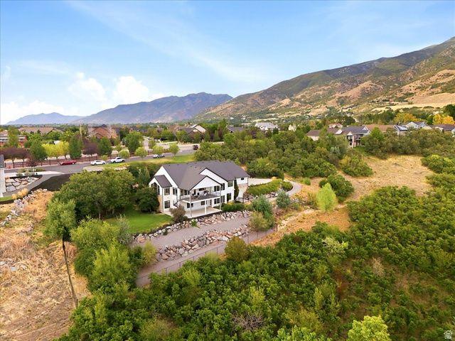 2522 E THURSTON LN, Layton, UT 84040