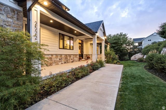 2522 E THURSTON LN, Layton, UT 84040