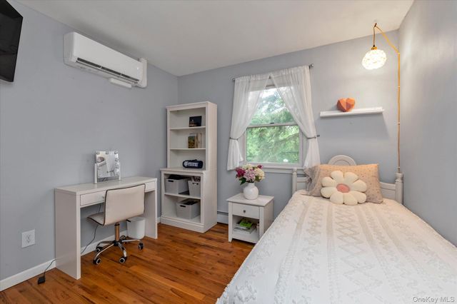 18 Kathy Court, Northport, NY 11768
