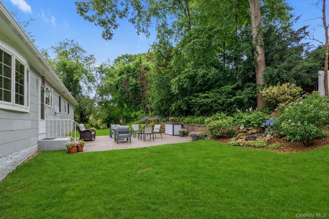 18 Kathy Court, Northport, NY 11768