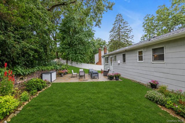 18 Kathy Court, Northport, NY 11768
