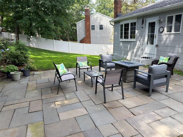 18 Kathy Court, Northport, NY 11768