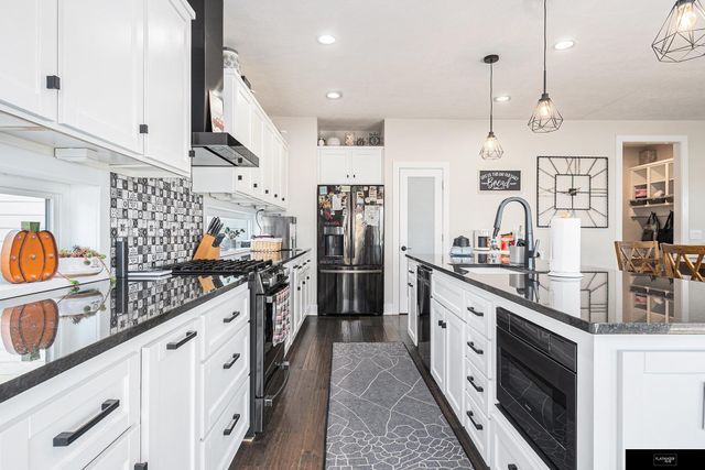 910 Sycamore Drive, Arlington, NE 68022