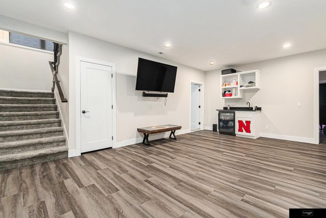 910 Sycamore Drive, Arlington, NE 68022