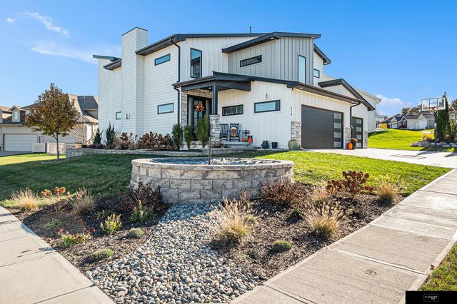 910 Sycamore Drive, Arlington, NE 68022