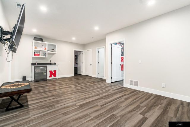 910 Sycamore Drive, Arlington, NE 68022