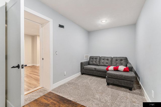 910 Sycamore Drive, Arlington, NE 68022