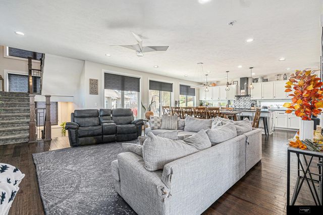 910 Sycamore Drive, Arlington, NE 68022