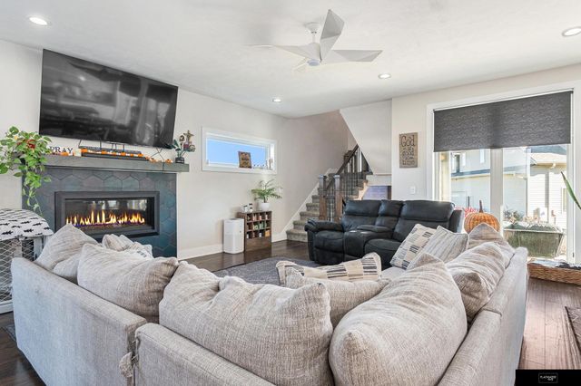 910 Sycamore Drive, Arlington, NE 68022