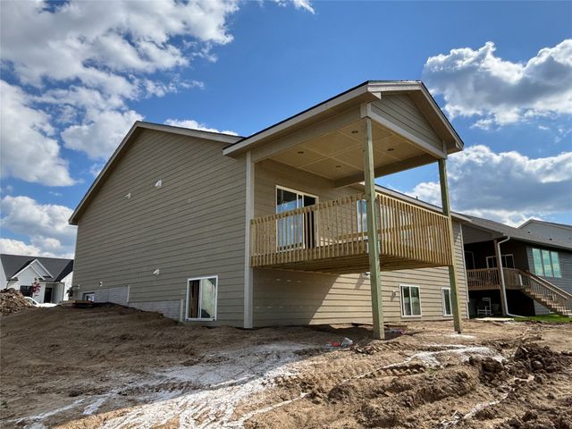 1815 Silver Maple Drive, Norwalk, IA 50211