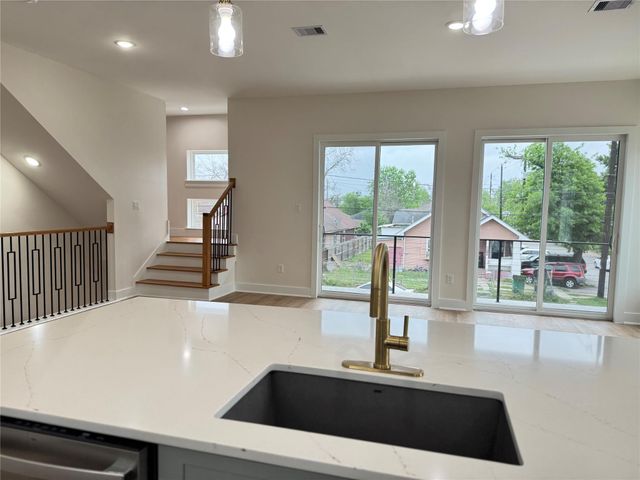 1307 71st Street A, Houston, TX 77011