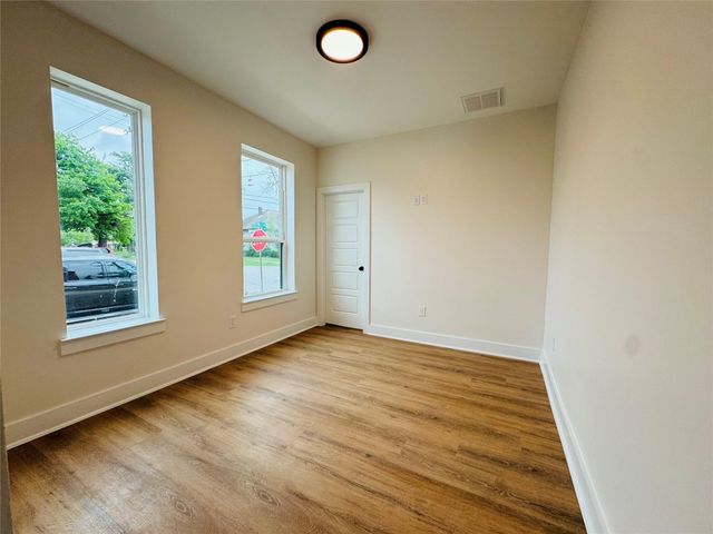 1307 71st Street A, Houston, TX 77011