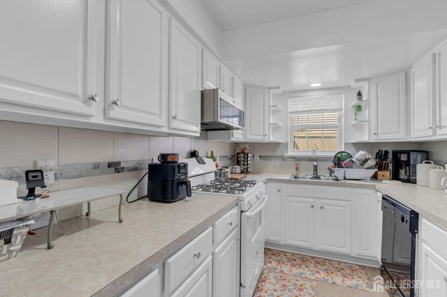 425 Thomas Street, Perth Amboy, NJ 08861